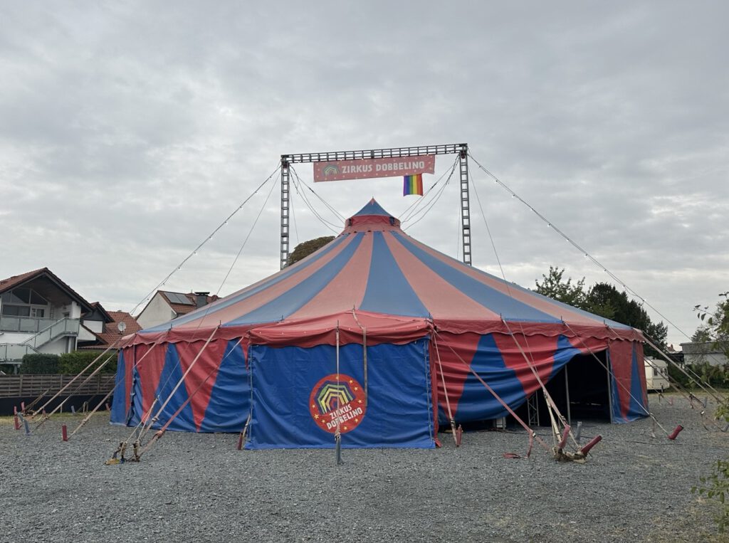 Zirkuszelt